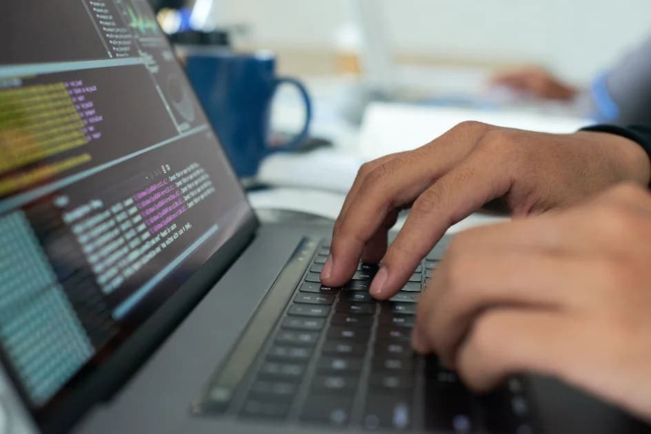 CI/CD na prática: como o pipeline de deploy da Nexus G garante que só código testado chega à produção